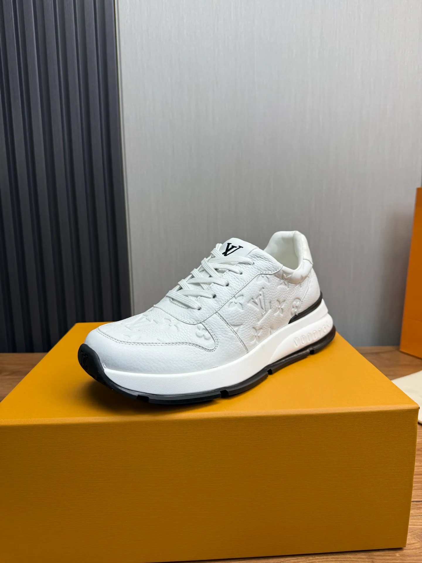 Men's men's shoes 💰840💰 LOUIS VUITTON [Luden Yiwei] The new trendy Lv is on the market 🎁, casual and fashionable men's shoes 👟Original 1:1 shipment✅ The upper is made of imported brand leather + cowhide lining, the original wear-resistant rubber outsole, the version is simple and elegant, exclusive for trendy men. 38-44 (customized at 38.45)